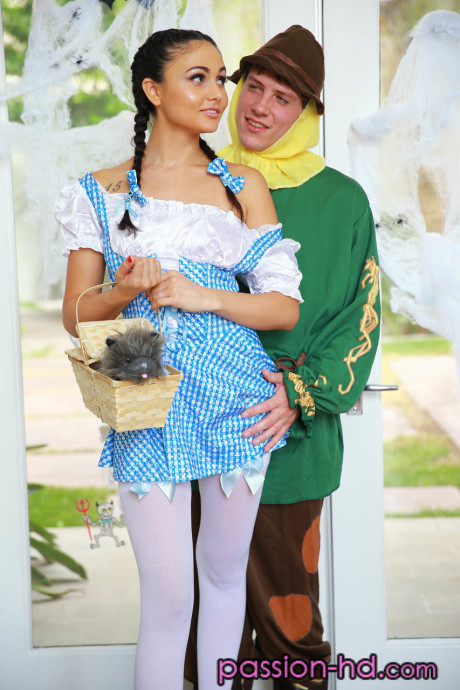 Leggy brunette teenie Ariana Marie spreads her shaved twat in a Dorothy costume - #195789