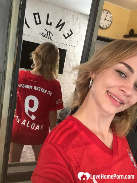 Ravishing fine amateur teen lifts her red shirt up and shows her monstrous natural melons - #157662