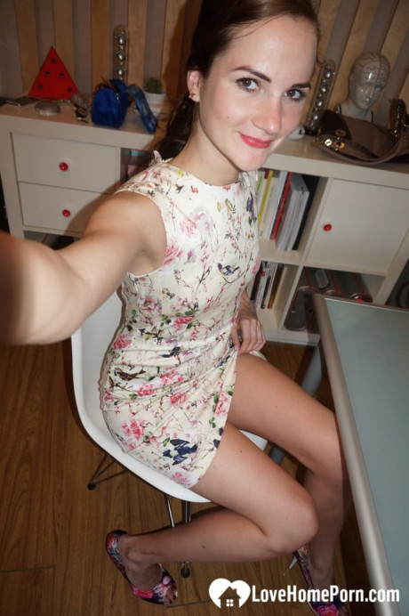 Pretty amateur takes nude selfies showing her giant ass & her tiny boobs - #285744