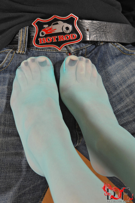 Hungarian sweety Kitty Cat gets her nylons stripped before giving a footjob - #242397