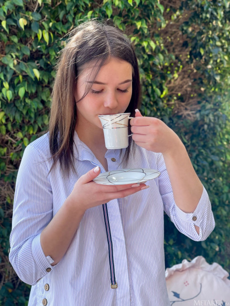 Beautiful attractive Belarusian babe Matty shows off her perfect gigantic behind & her delicious pussy #10170