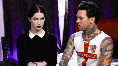Dark haired goth bitch girlfriend woman Evelyn Claire gets boned by male pornstar Small Hands - #81562