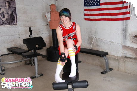 Amateur girl girl girl Sabrina Squirts takes a massive pee on a weightlifting bench in socks - #320867