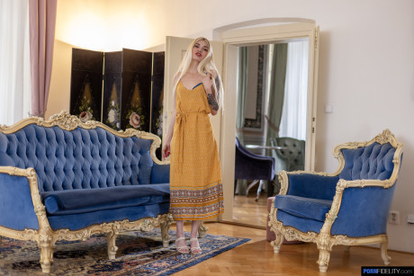 Blondy pornstar Luna Wolfs strips to her heels & shows her hot inked body #6147