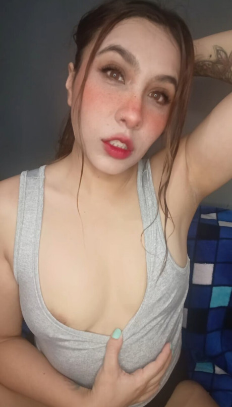 Brunette amateur Anya Amsel covers up her boobies after exposing them briefly - #282596