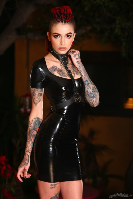 Goth lady girl chick Leigh Raven works clear of latex dress for undressed solo poses - #63092