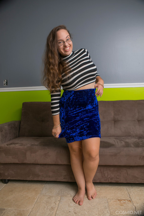 Nerdy little plumper skank GF woman strips naked to flaunt her hot undressed BBW tits - #181036