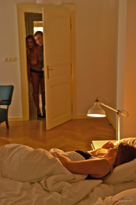 Busty beauties Suzie Sun & Krystal Swift share a delicious rod on their bed - #188301