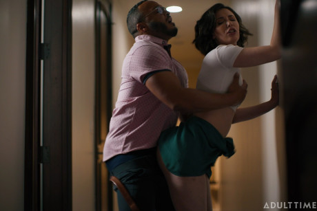 Brunette wifey Casey Calvert gets demolished in an interracial swingers party - #204002