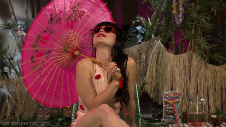 Sweet skank woman Siouxsie Q covers her sex slave with hot wax before getting sexed - #180784
