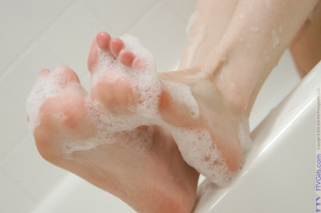 Redheaded babe Rose enjoys a hot bubble bath and plays with her coochie - #269670
