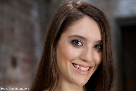 Teenage sinner Zarena Summers strips and shows her holes in the basement - #312578