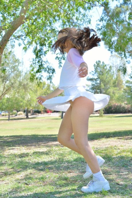 Brunette hottie Kelly reveals her tiny melons and fingers her twat in the park - #274945
