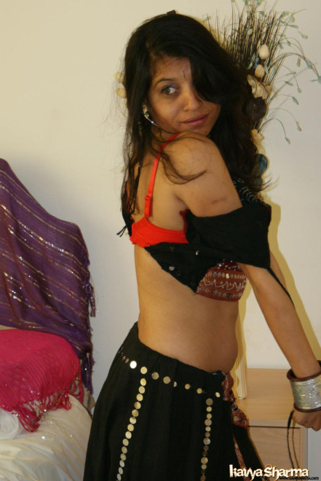 Indian MILF Kavya Sharma does away with traditional clothing to get undressed - #180222