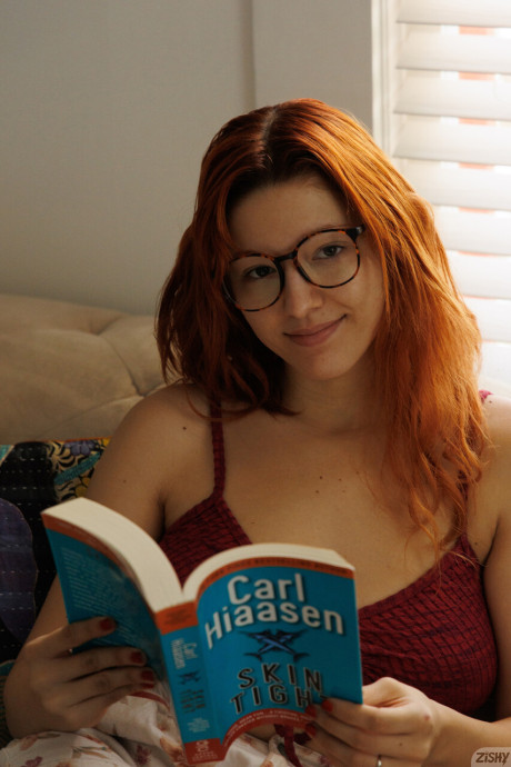 Nerdy amateur Keely Rose washes her red hair, curves and holes in the shower - #182448