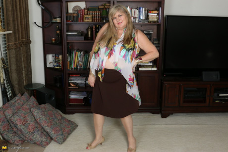 Cougar fatty exposes her giant boobies before removing hose to go naked in panties - #296758