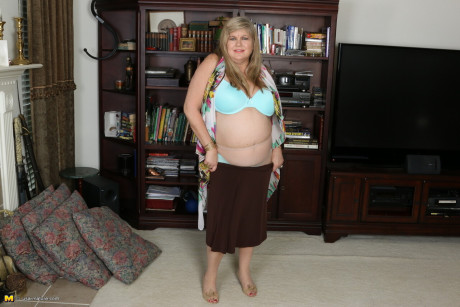 Cougar fatty exposes her giant boobies before removing hose to go naked in panties - #296759