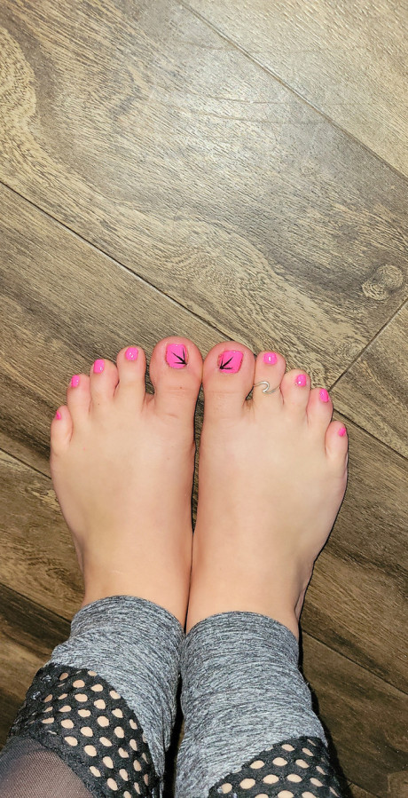 Slut girlfriend woman with pretty legs shows her lovely toes in a hot foot fetish compilation - #197992