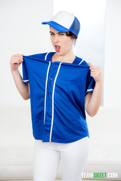Baseball player Daydream Daisy makes her coach eat her snatch after having sex - #302187