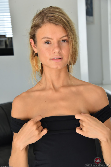 Thin babe Asuna Rose gets undressed and exposes her massive behind & chunky cunt - #270401