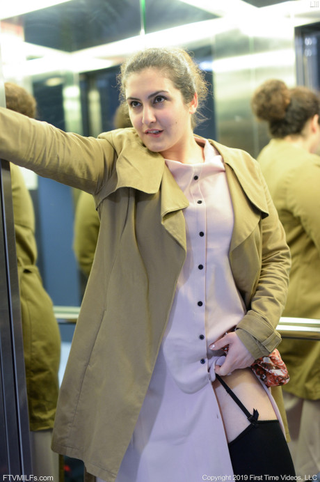 Attractive amateur mom Lili flashes her muff as she poses pantyless in public - #126972