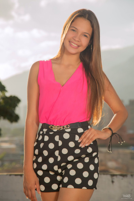 Teen hispanic Kiara Lorens shows her slender body and flaunts her ass and cunt - #280461