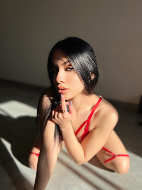 Dark haired only fans model Aurora Grecoo teases with her wide booty in a solo - #283554