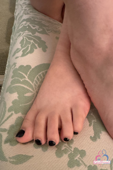 Petite young Selina Imai displays her phat pussy and bare feet after getting nude - #286383
