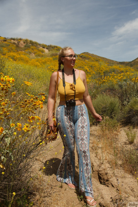 Tall amateur babe Harley Woodburn teasing with her monster ass & juicy boobies - #208902