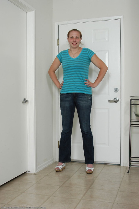 Amateur model with a receding chin exposes her vagina and gigantic tits in heels - #308986
