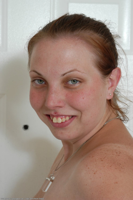 Amateur model with a receding chin exposes her vagina and gigantic tits in heels #16807