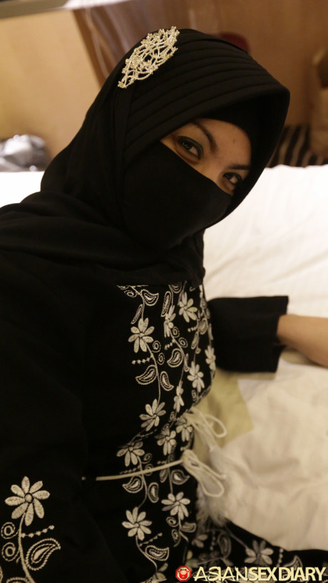 Slutty oriental amateur Aadila exposes her hot booty and vagina before sex - #33987