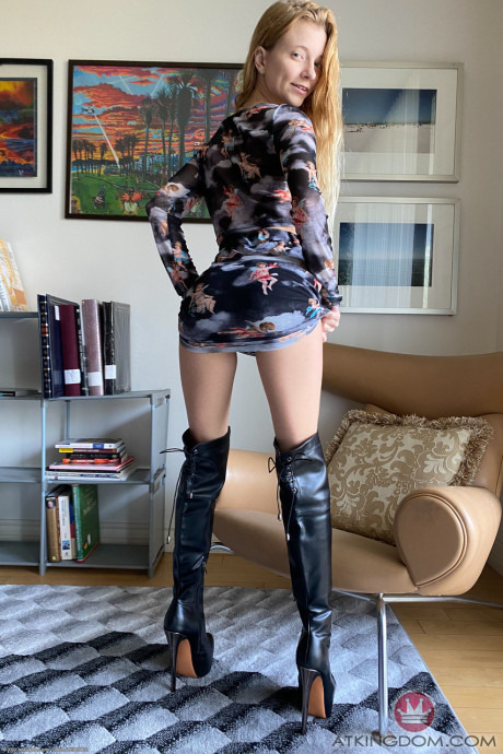 Slim young with a silky twat Riley Star flaunts her lovely butthole in heels - #187188