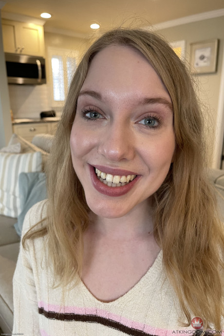 Amateur girlfriend Kallie Taylor displays her feet, hairy vagina & giant ass - #223867