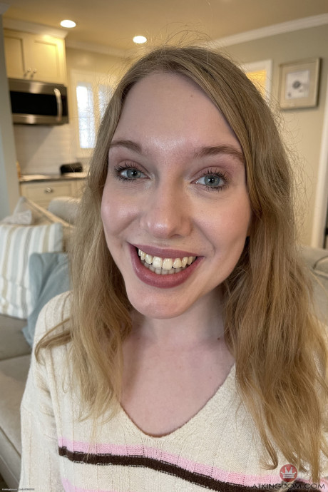 Amateur girlfriend Kallie Taylor displays her feet, hairy vagina & giant ass - #223868