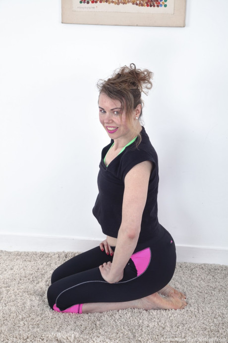 Fit cougar lady chick Alexia Allen strips stretches, strips & spreads her furry muff - #282717
