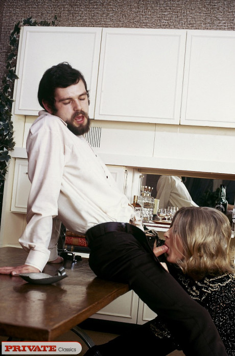 Dildo insertions and rod sucking feature in this vintage lick and bang - #202145