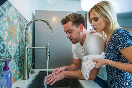 Slim blondy teenie Kiara Cole seduces her man boy dude while he's doing kitchen things - #316792