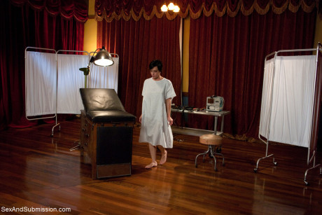 Submissive babe Elise Graves gets her vagina stretched and her mouth plowed - #238906