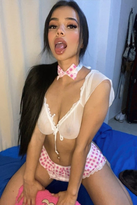 Stunning hispanic amateur only fans model Camilla Lopez fondles her giant tits - #304620