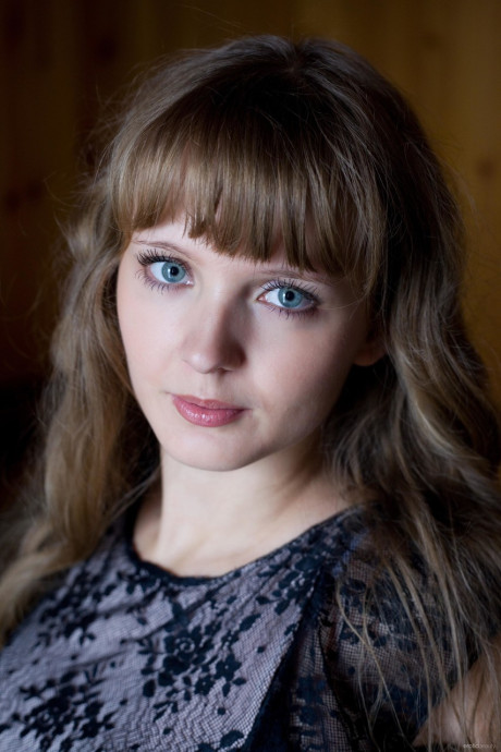 Blue-eyed hottie Wendy B spreading her unshaved silky twat in a solo - #219835