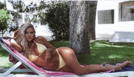 Attractive OnlyFans cam model shows off her gorgeous skinny body in bikinis - #273002