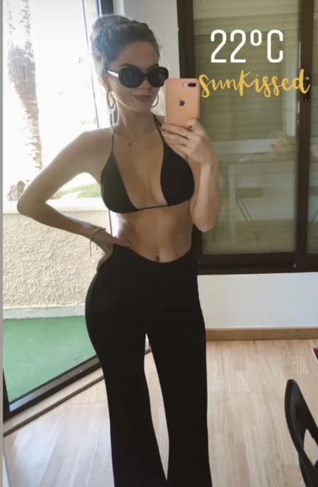 Attractive OnlyFans cam model shows off her gorgeous skinny body in bikinis - #273006