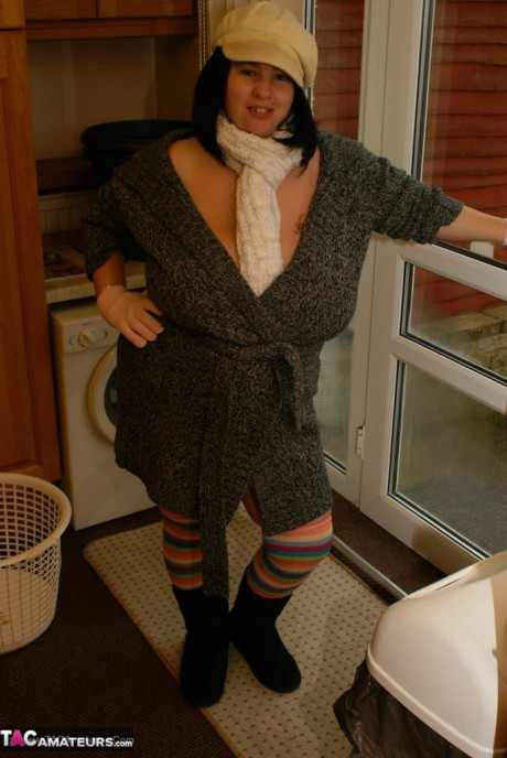 Thick amateur Sam32k shows her giant titties and behind on a back porch - #323870