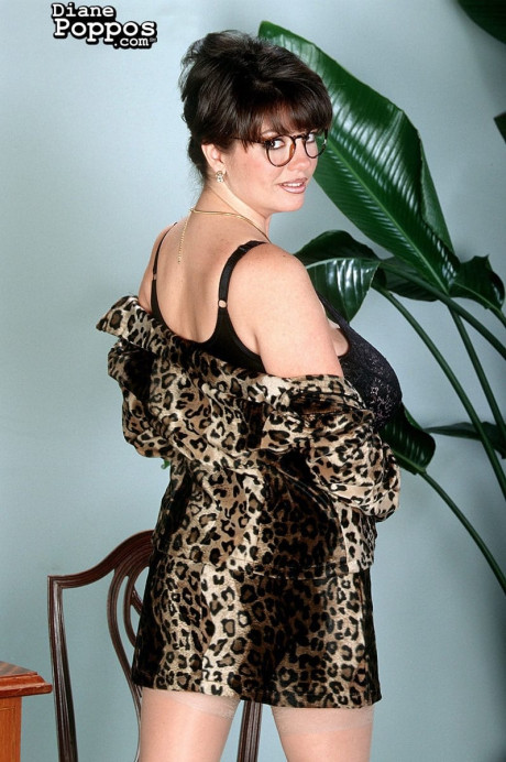 Cougar woman Diane Poppos releases her large tits from a ebony lace brassiere - #311204
