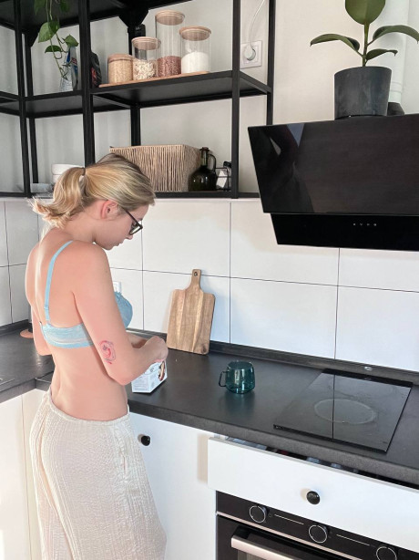 Yellow-haired amateur Golden Aliss takes a kitchenette selfie while wearing a brassiere - #177853