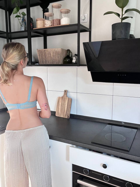 Yellow-haired amateur Golden Aliss takes a kitchenette selfie while wearing a brassiere - #177855