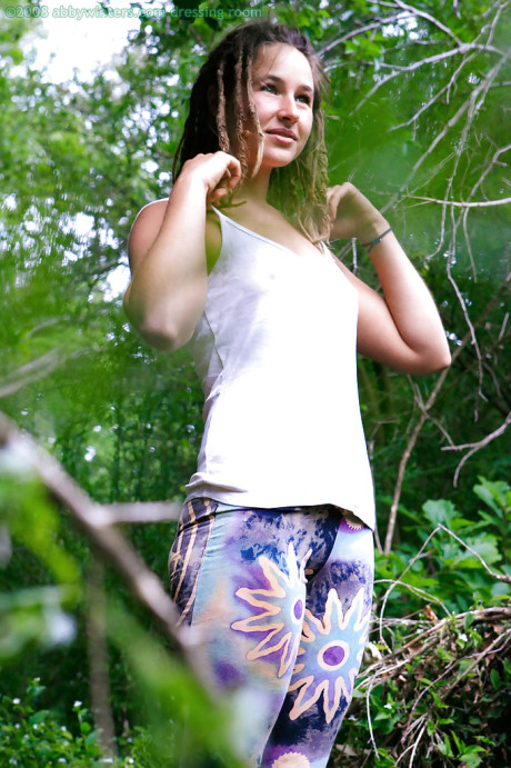 Bushy amateur babe Jilly putting her clothes on after having an cumming - #204272