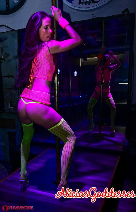 Dirty stripper Sofie Marie dances, strips and gets orally pleased by a fan - #187128