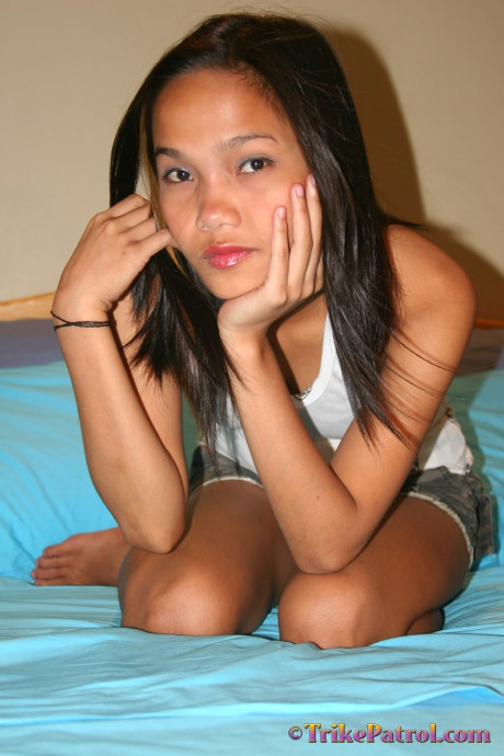 Ravishing cute Filipina teen Leslie Gonzalez shows her holes before having hot sex - #312869